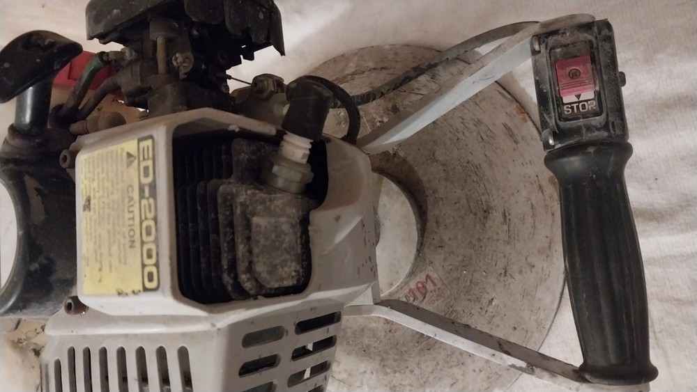 Echo ED-2000 Power Head With 12 Inch MF-101 Buffer/Trowel Head