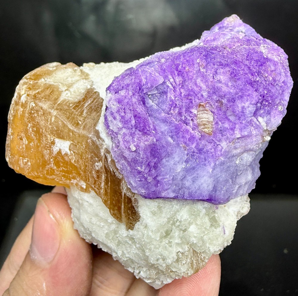 212 Gram Fluorescent Phosphorescent Tenebrescent Hackmanite With Phlogopite