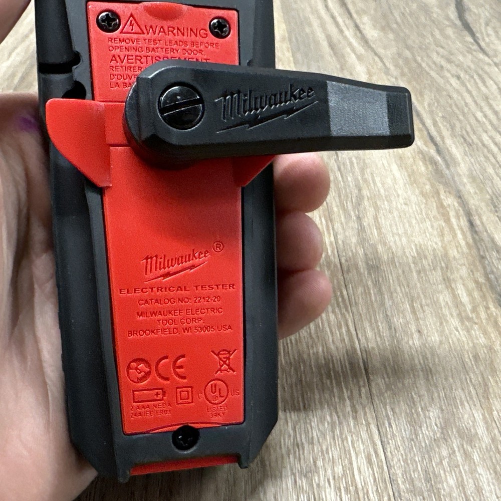 Milwaukee 2212-20 600V Auto Function Voltage/Continuity Digital Meter