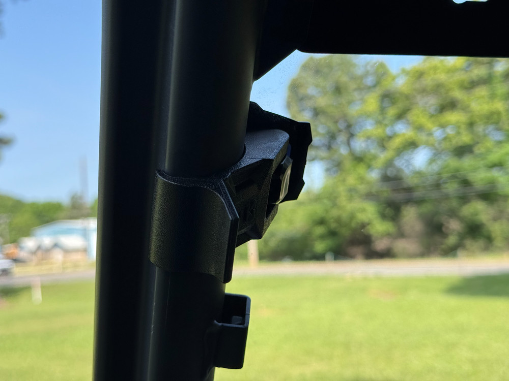Seizmik Versa Vented Windshield Hard Coated Windshield/Windscreen