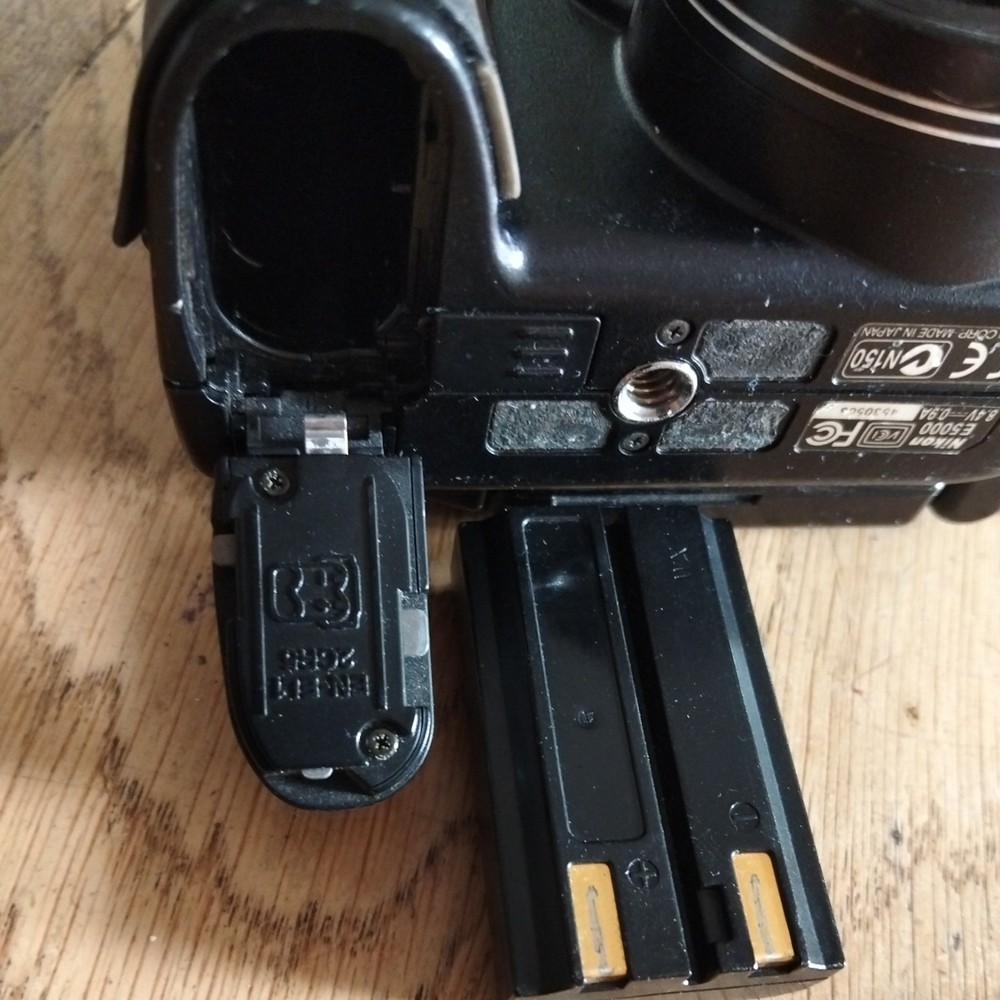 Nickon Coolpix 5000 Digital Camera