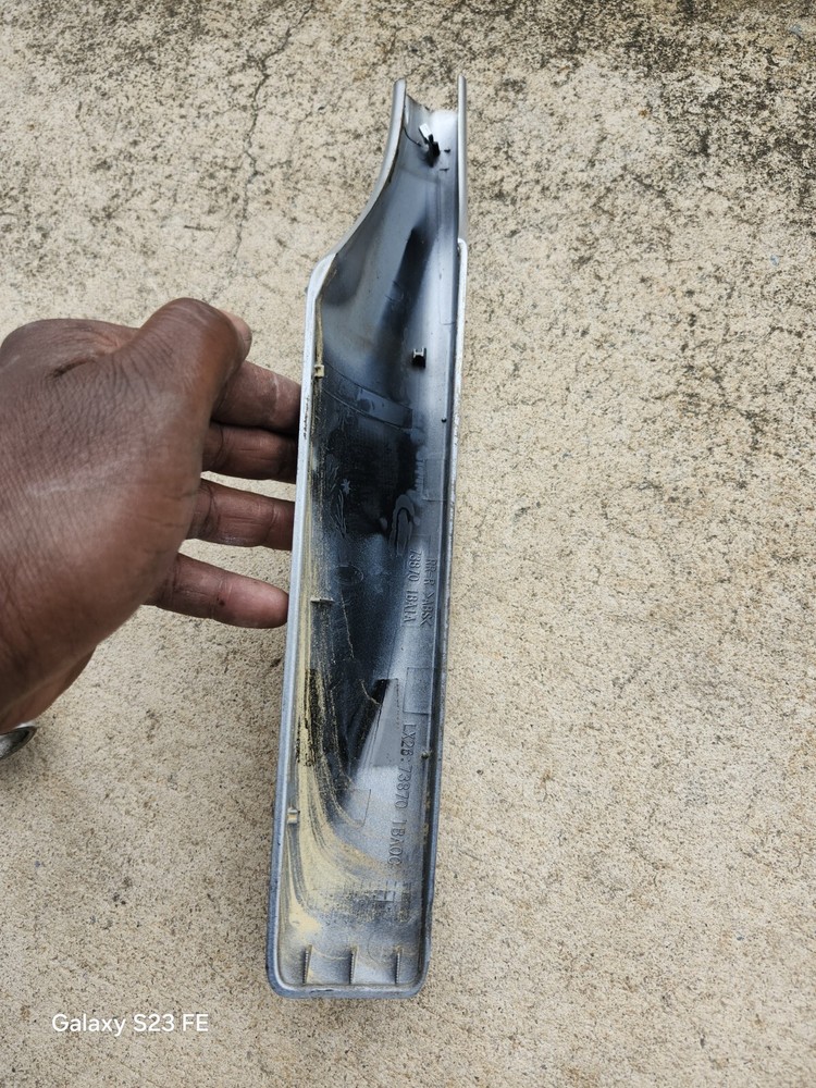 2012-2014 GENUINE NISSAN REAR RIGHT CAP