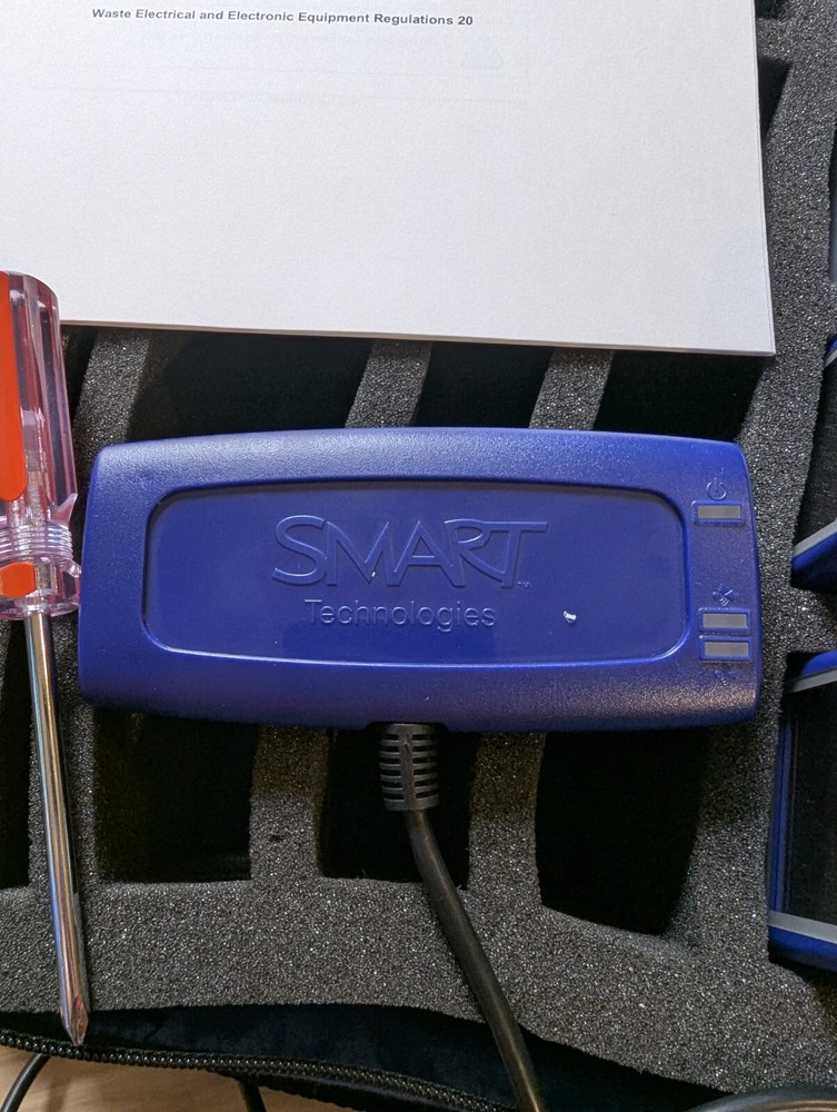 Smart Technologies Senteo Remote Response System 32 remotes, Receiver, and Bag