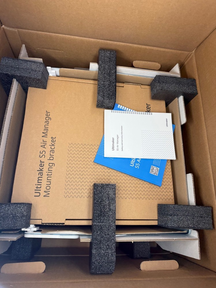 Ultimaker S5 Pro Bundle Material Station Air Manager - Open Box 3D Printer