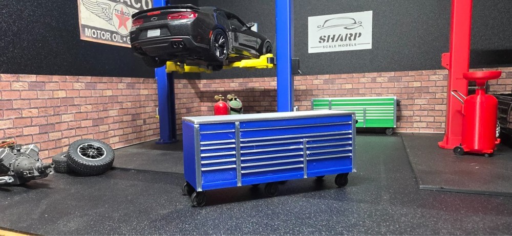1/24 scale tool box -blue- for model displays or diorama