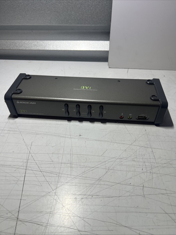 IOGear 4-Port KVMP Switch GCS1104