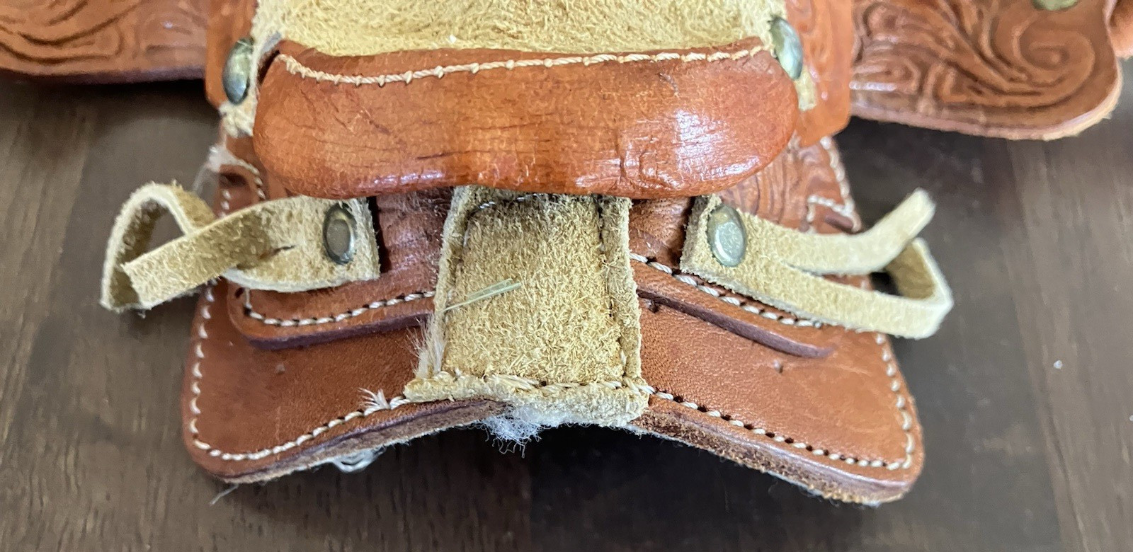 Vintage MINIATURE Western HORSE SADDLE Tooled Leather Salesman Sample or Toy