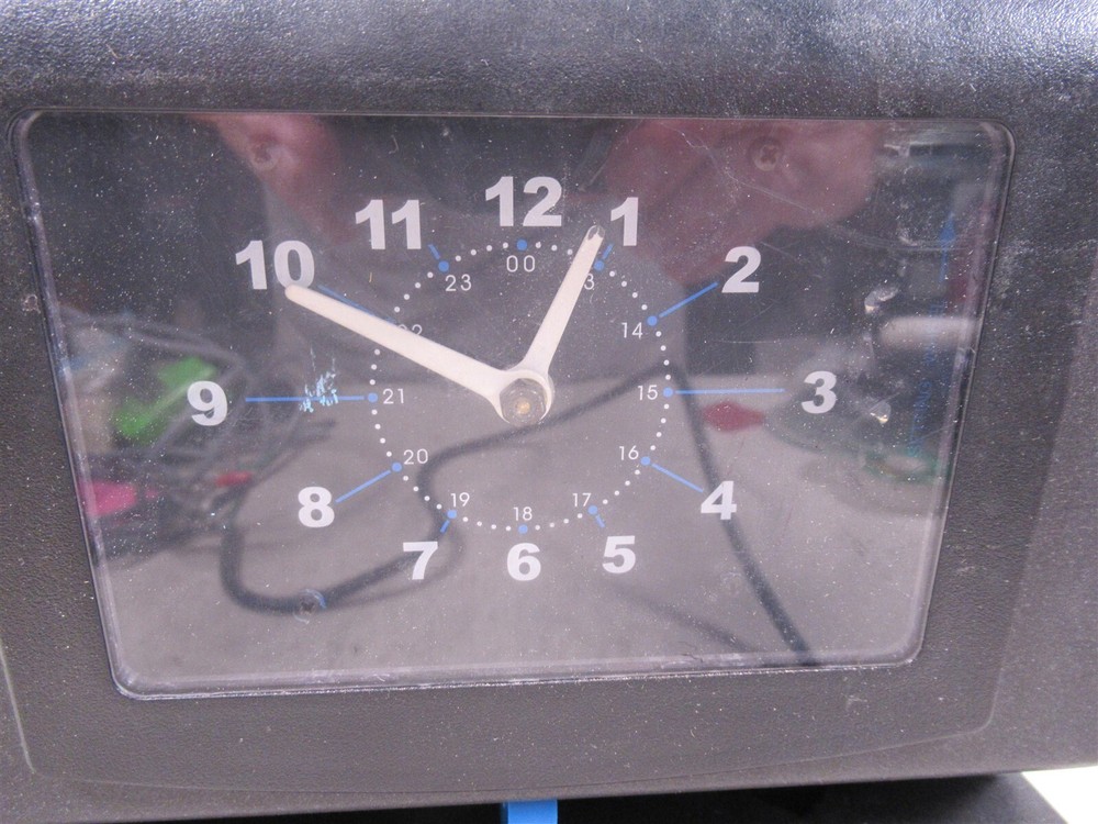 Lathem 4001 Analog Time Recorder Automatic Punch Time Clock