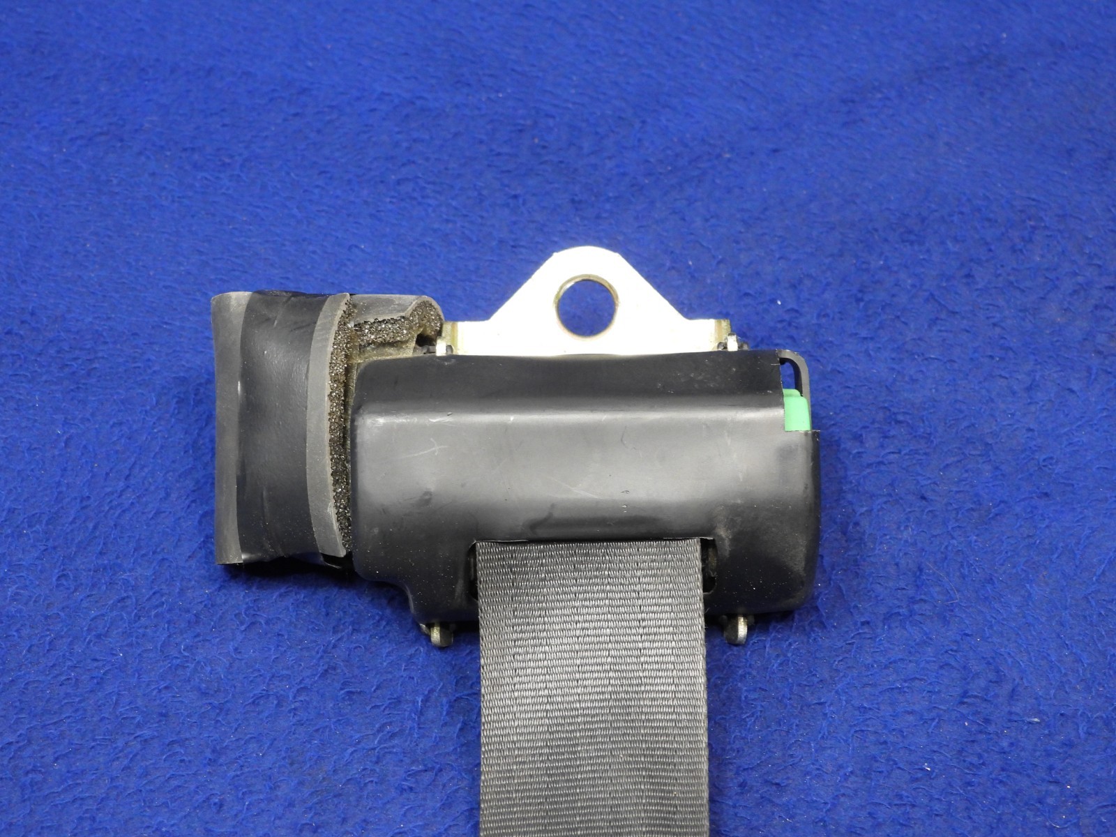 97 1997 Ford Mustang Convertible Gray Front Seatbelt Set Seatbelts OEM E48