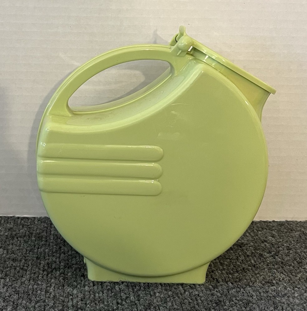 Retro Art Deco Pitcher 1.5 Quart Lime Green Plastic Kitchenware Home Decor