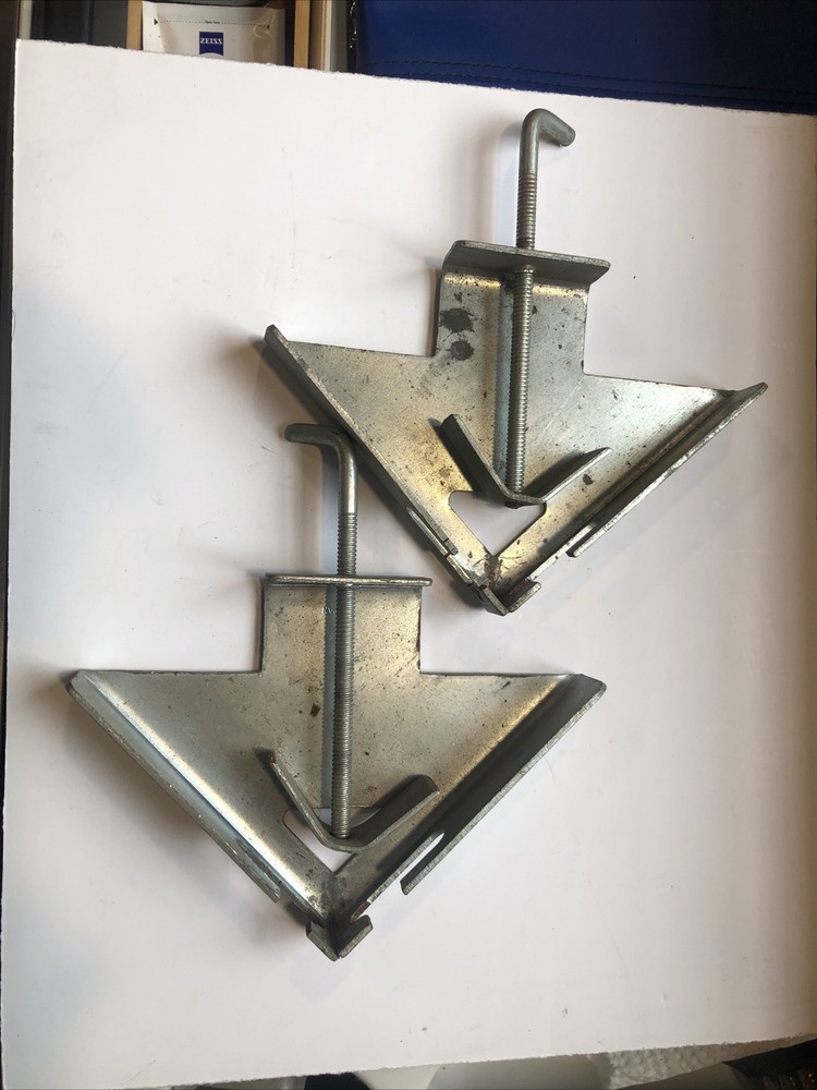 Corner clamp for picture frames
