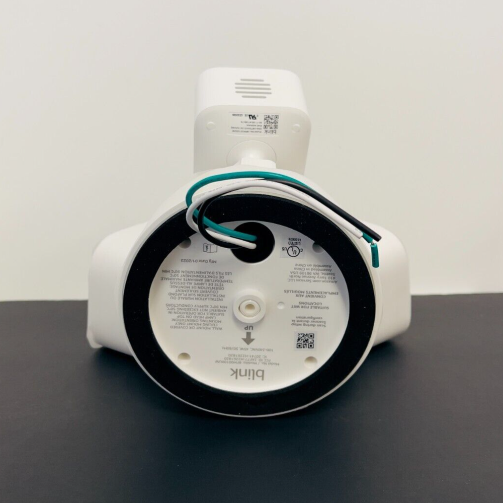 Blink Wired Floodlight Camera Smart security camera 2600 lumens HD live view NEW