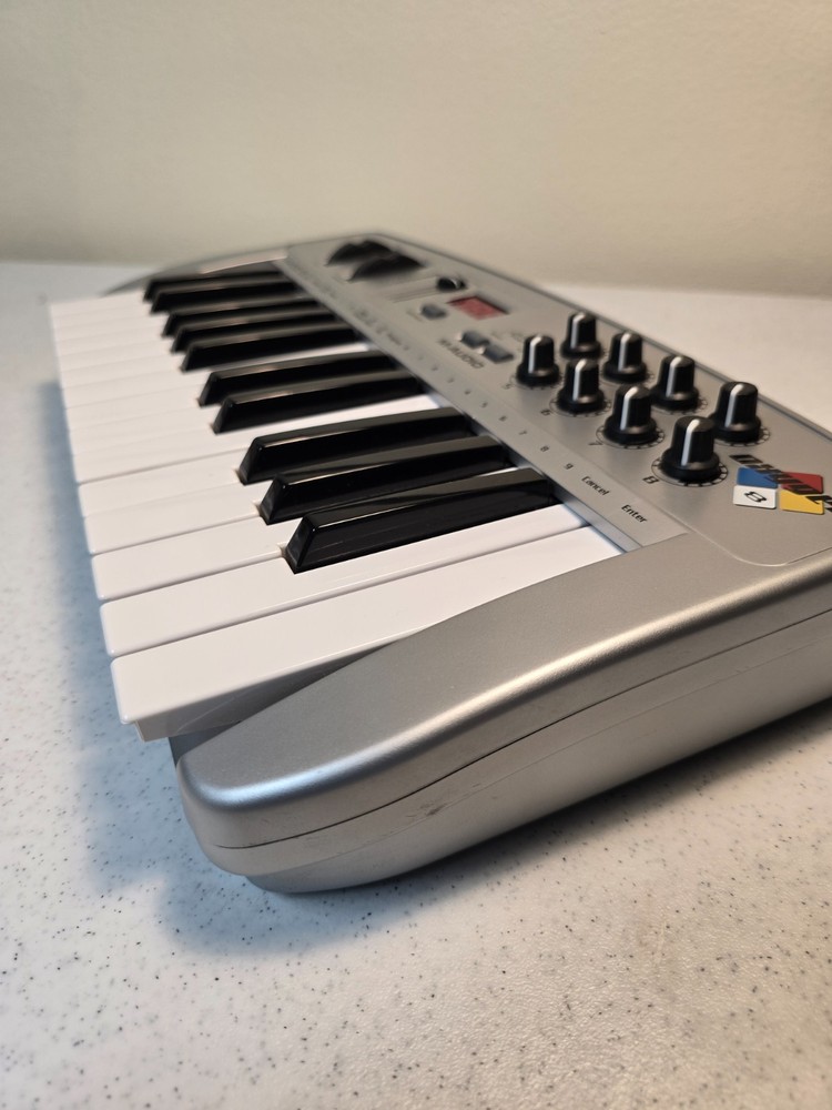 M-Audio Midiman Oxygen 8 25 key Controller MIDI - Keyboard Controller USB