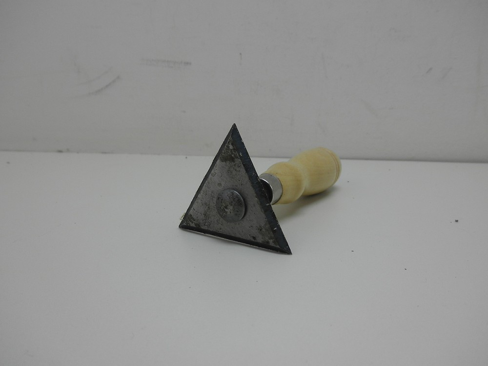 C S Osborne 270 Wood / Boat Scraper with Replaceable Triangular Blade