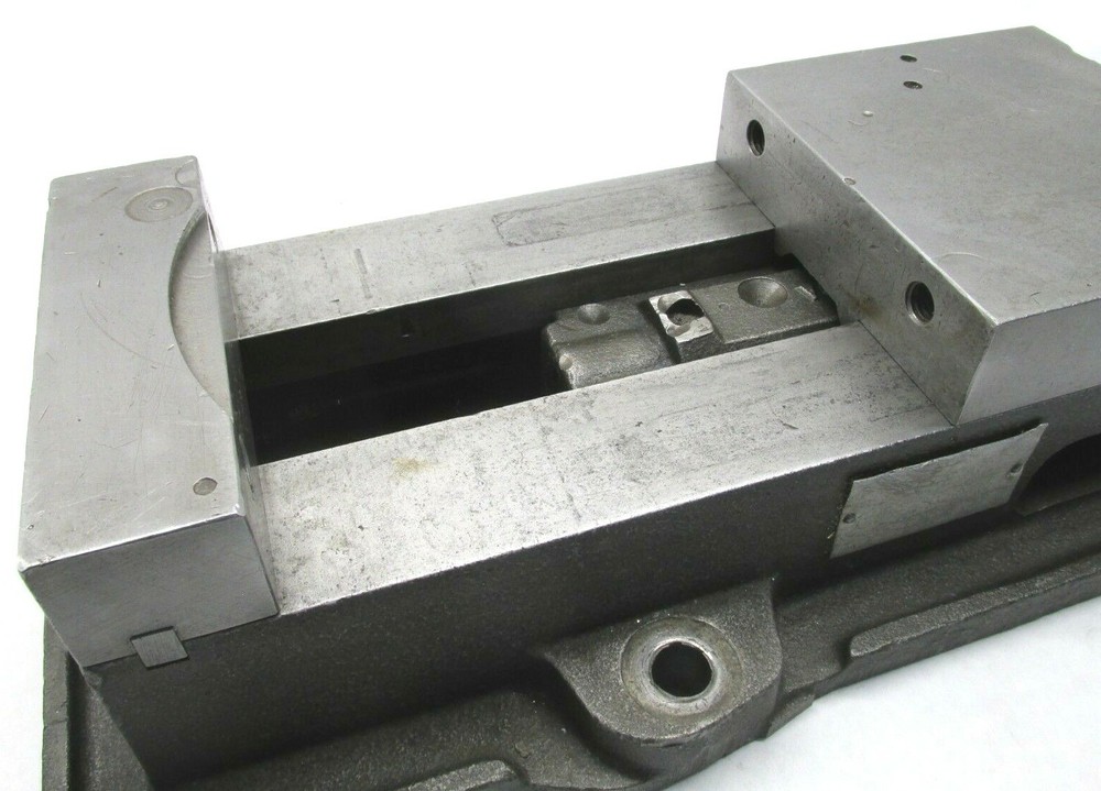 KURT ANGLOCK 6" MILLING MACHINE VISE - #D60