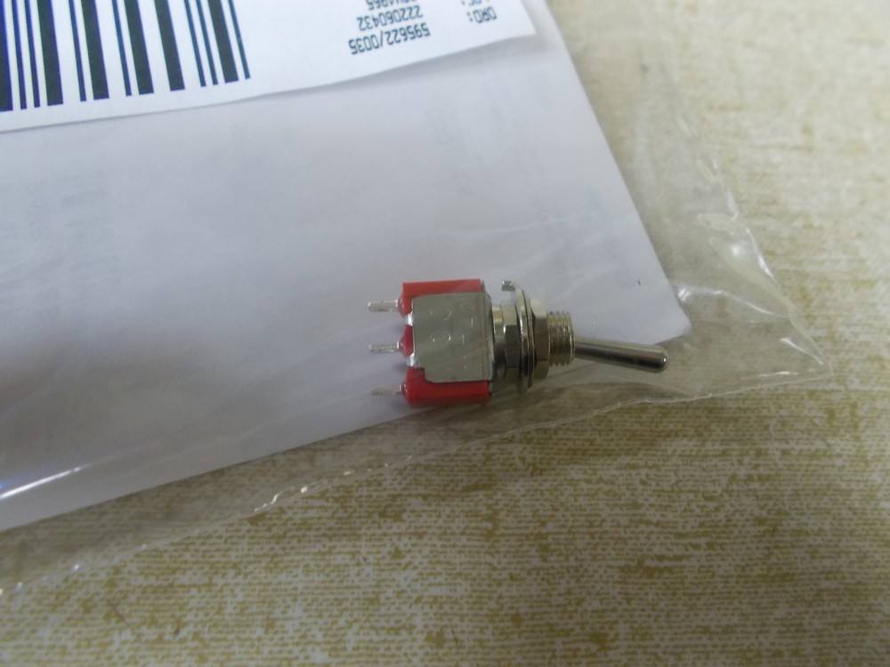 NEW Multicomp 1MS1T1B5M1QE 5A Toggle Switch *FREE SHIPPING*