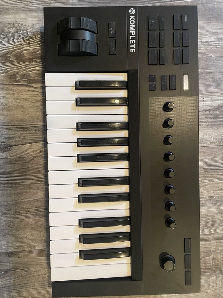Native Instruments Komplete Kontrol A25 25-Key MIDI Keyboard Controller USB
