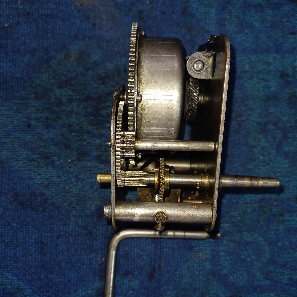 PHONOGRAPH SINGLE SPRING MOTOR***MOTOR REBUILT***UNKNOWN BRAND