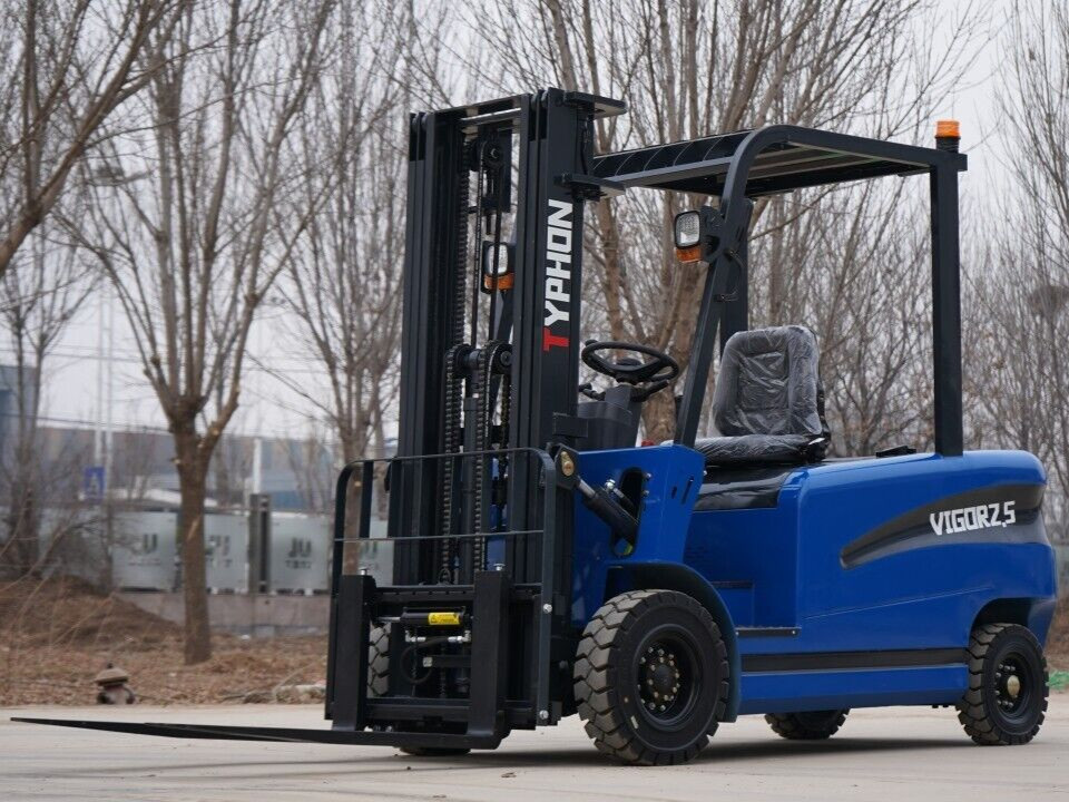New 2.5 Ton Capacity TYPHON Electric Forklift w 70Ah Charger Lead-acid battery