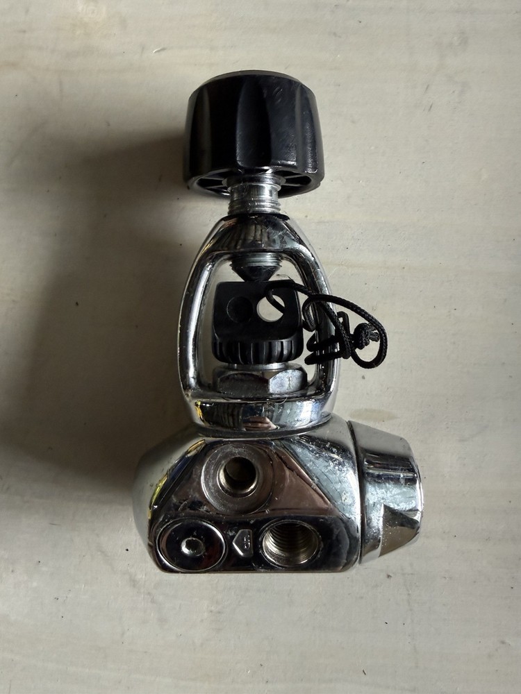 SCUBA DIVING PRE-OWNED MODERN AQUA-LUNG FIRST STAGE Regulator