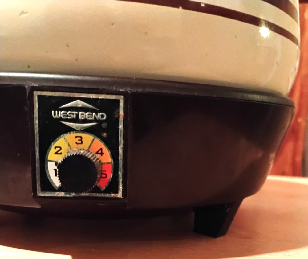 Vintage West Bend 4 Quart Automatic Slow Cooker