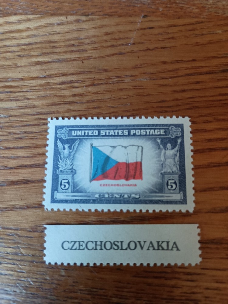 1943  #910 Czechoslovakia US Postage Stamp