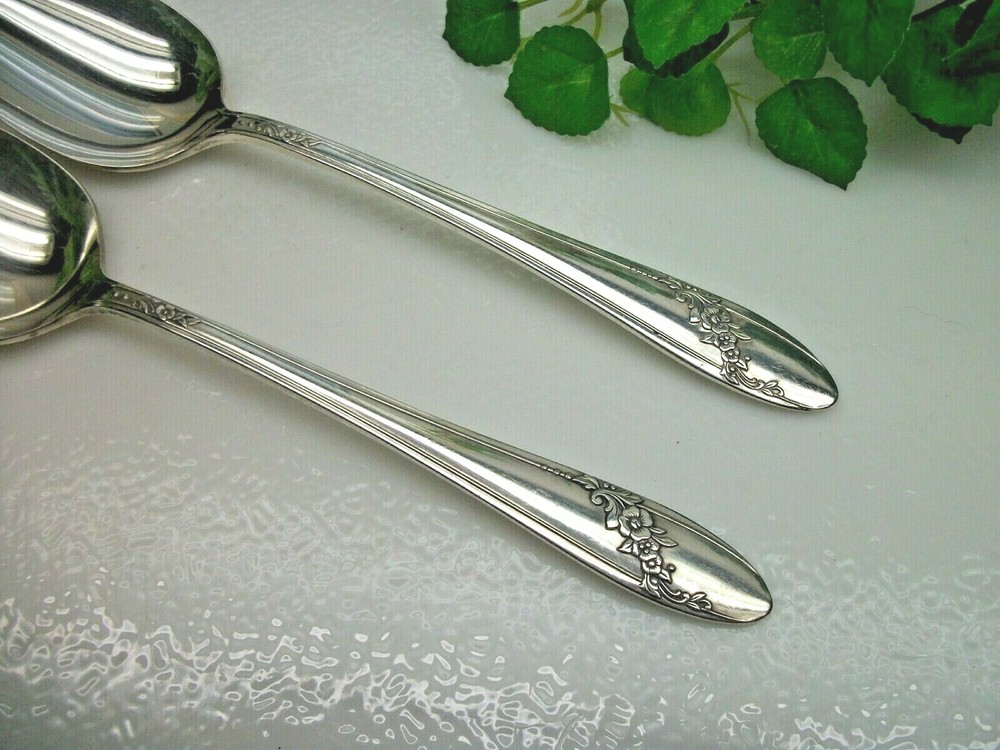 2 Oneida QUEEN BESS II Tudor Plate Silverplate Solid Serving Spoons 1946