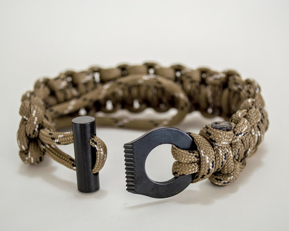 Fire Starter Bracelet Survival Adjustable Reflect Paracord Ferro Rod EZ Deploy
