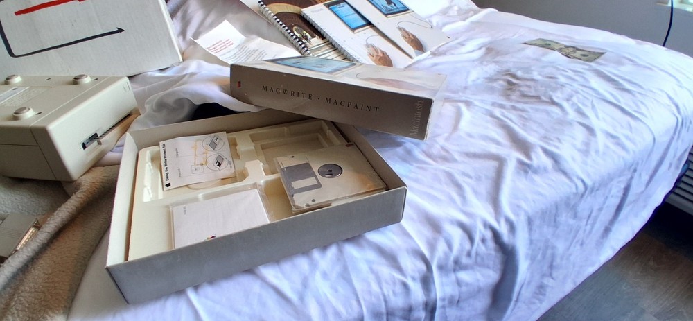 MINT 1984 Macintosh Accessory Set - SEALED Manuals - Picasso Boxes/W Trey Insert