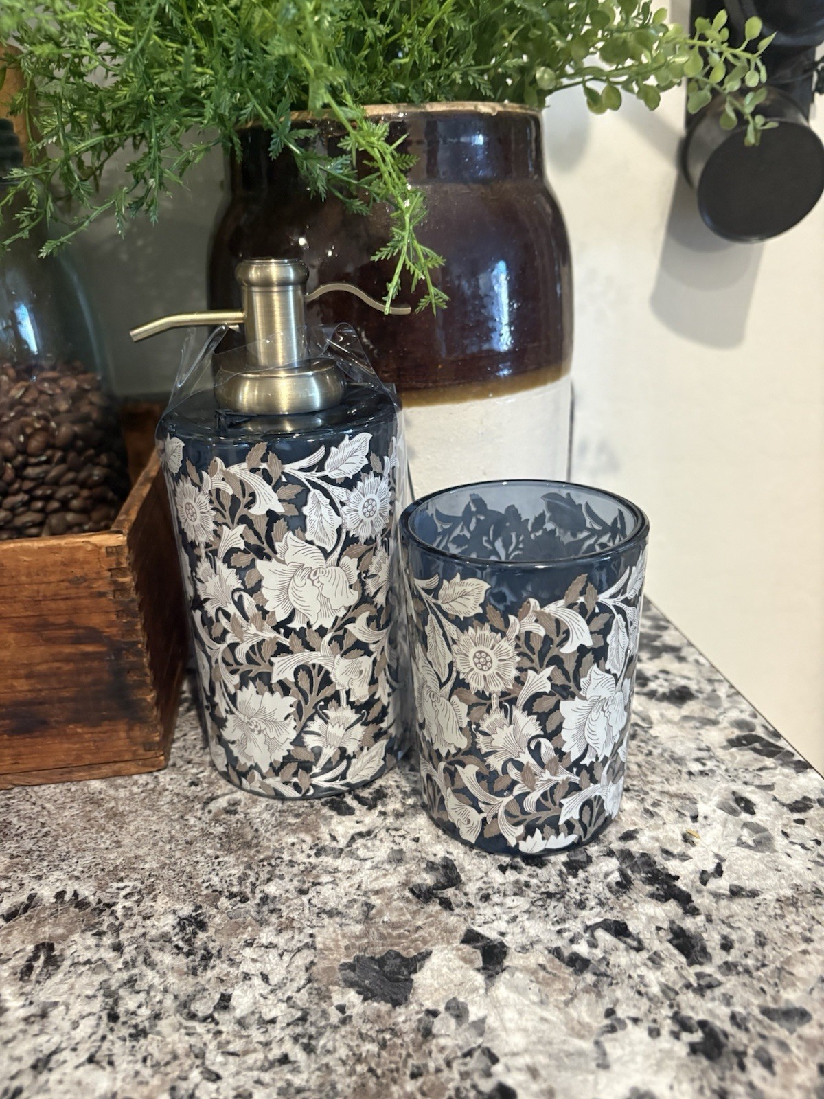 Morris and Co Beautiful 2 Pc Set Neutral Florals Soap Dispenser + Cup