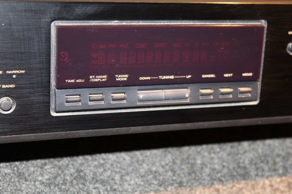 Marantz Tuner ST6000/U2B w/ rack mounts Works great