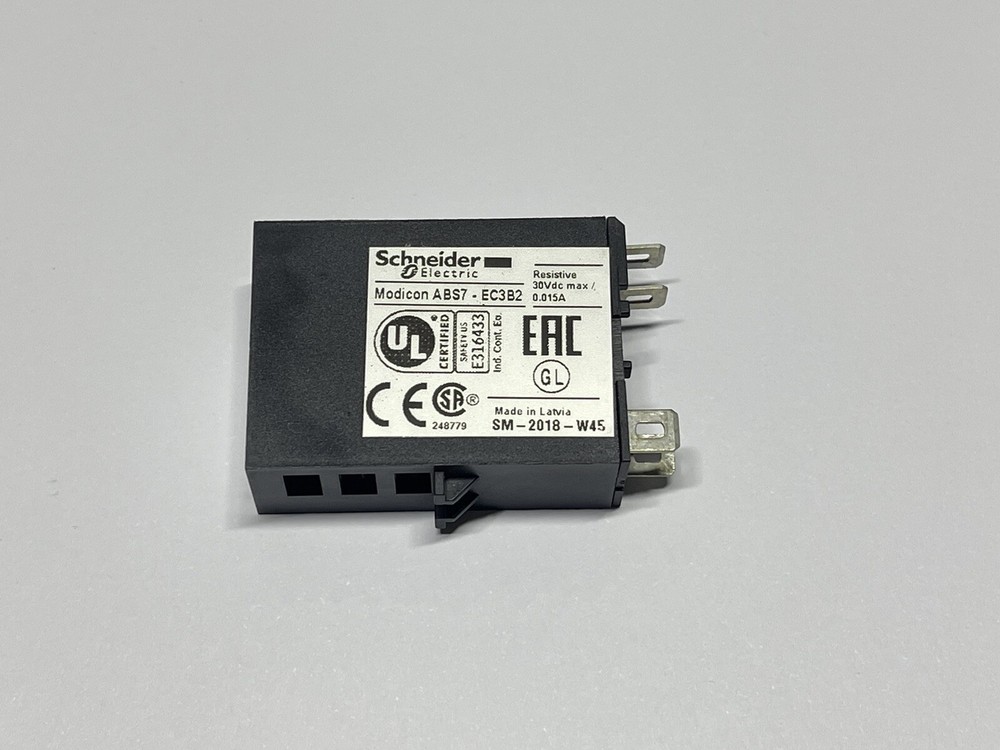 Schneider Modicon ABS7-EC3B2 Type 2 Plug In Solid State Relay 24VDC 072080