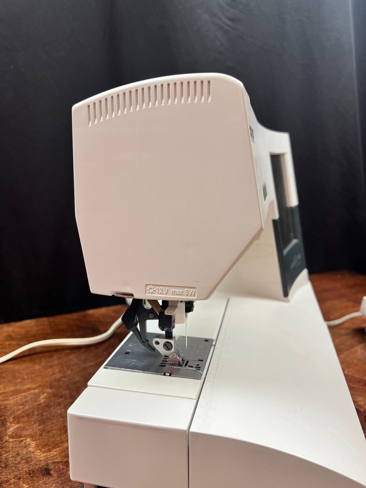 Pfaff Creative 2144 Computerized Sewing Machine
