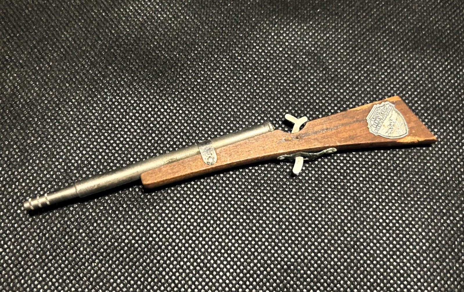 Vintage~Knott's Berry Farm Souvenir Cowboy Rifle Toy~Retractable Mechanism~Works