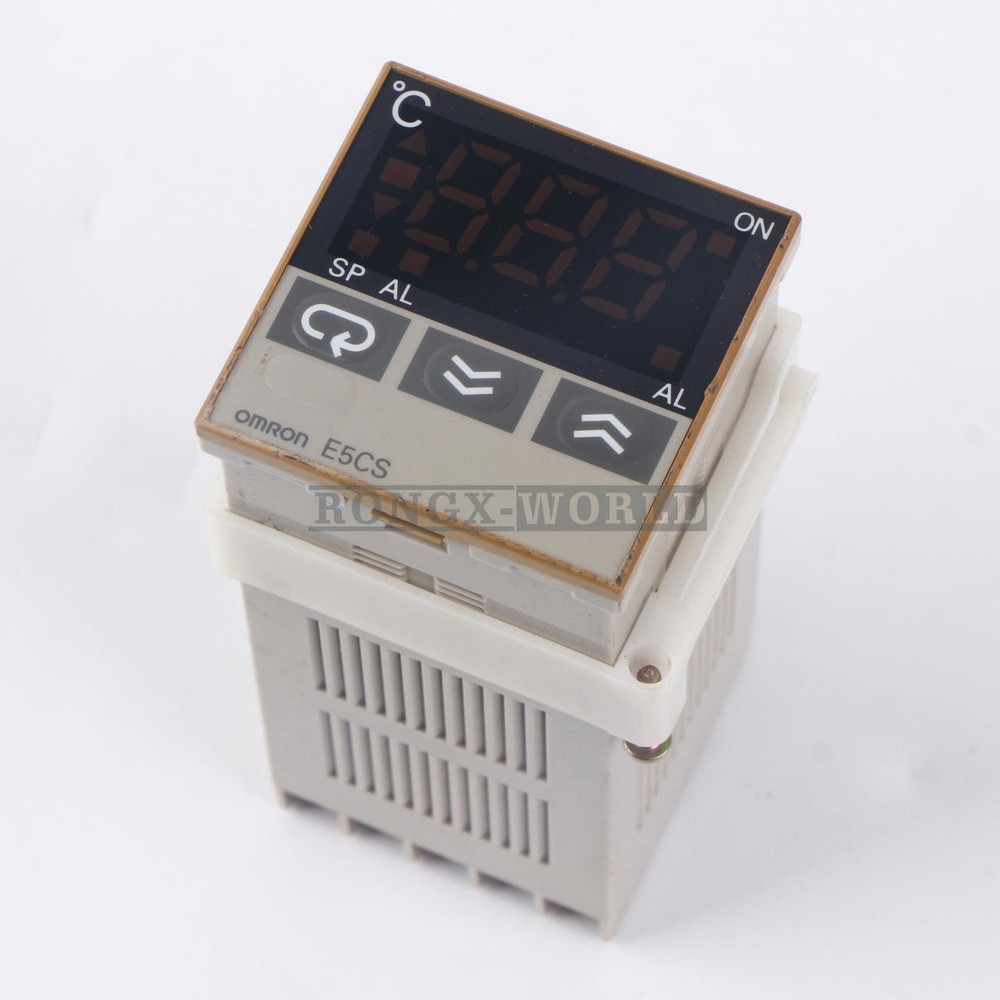 ONE Used Omron Temperature Controller E5CS-R1KJX 100-240VAC