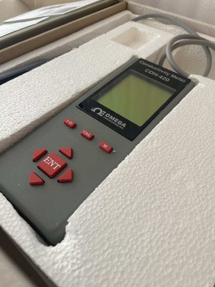 OMEGA CDH-420 CONDUCTIVITY METER