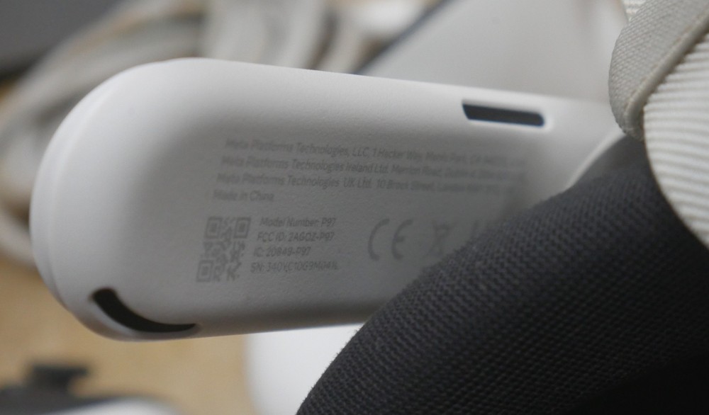 oculus quest 3 console with 2 Controllers charge wre 128gb used tested