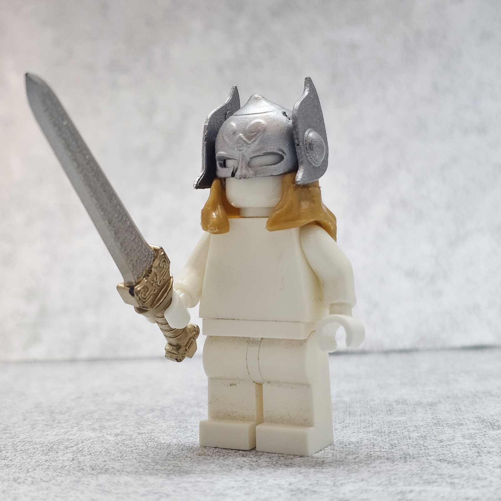 Custom Valkyrie Knight Helmet & Sword for Blocks Minifigure Accessories wdb01