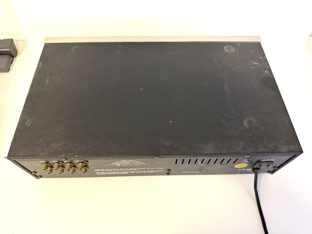 Realistc 31-2000 Wide Range Stereo Frequency Equalizer Silver Face