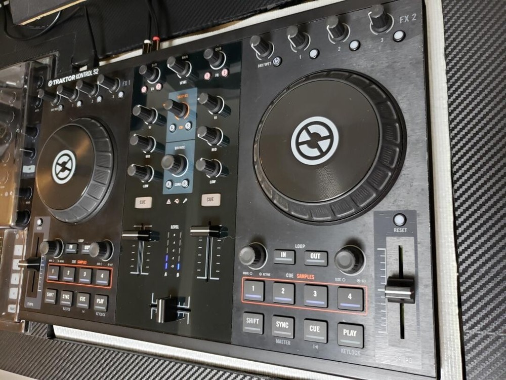 Native Instruments TRAKTOR KONTROL S2 MK1 DJ Controller 2ch