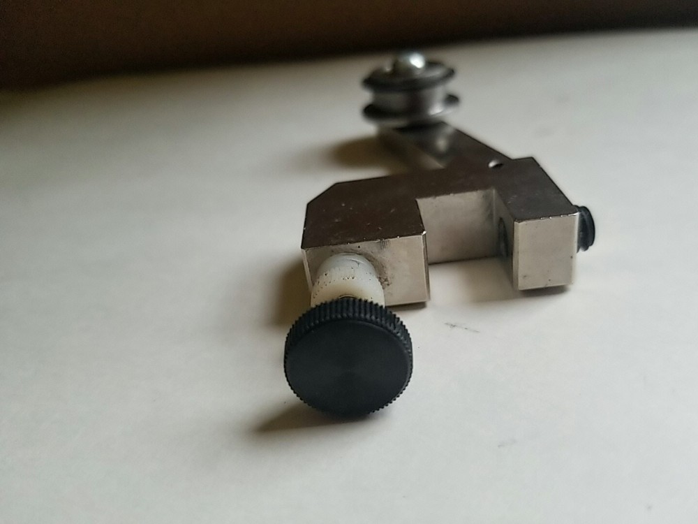 Graphic Whizard Accessory Holder With Pull out Tire Rim