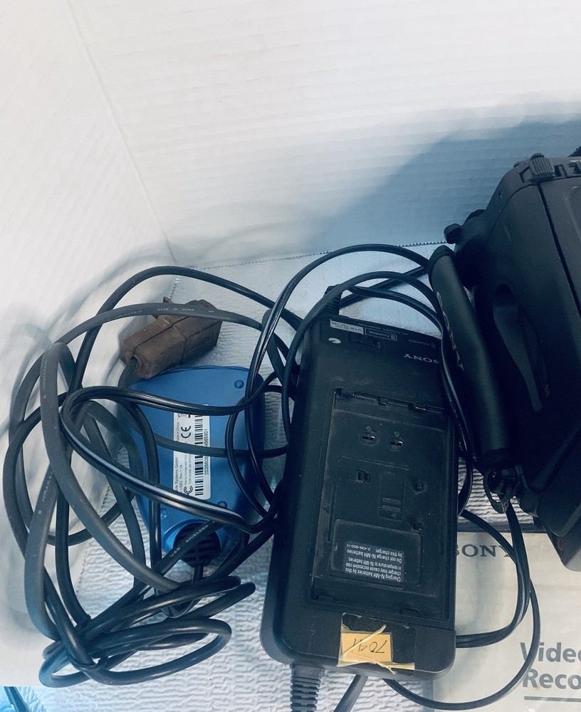 Sony Handycam Camcorder CCD-TRV34 Bundle UNTESTED READ
