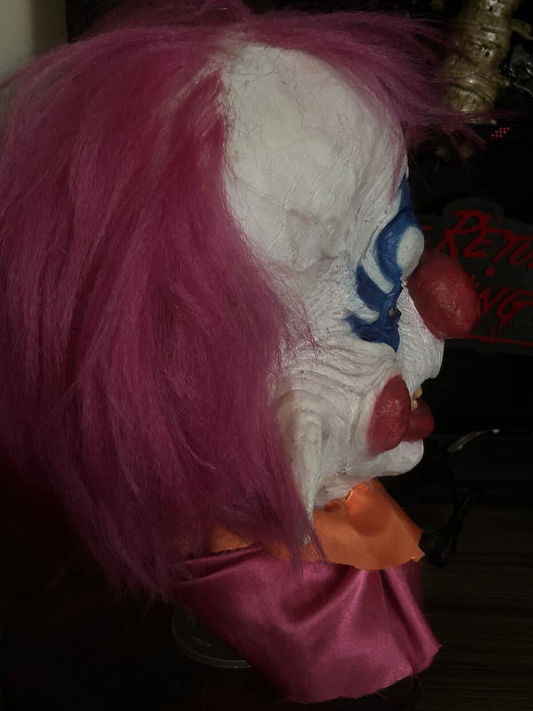 Killer Klowns From Outer Space Bust