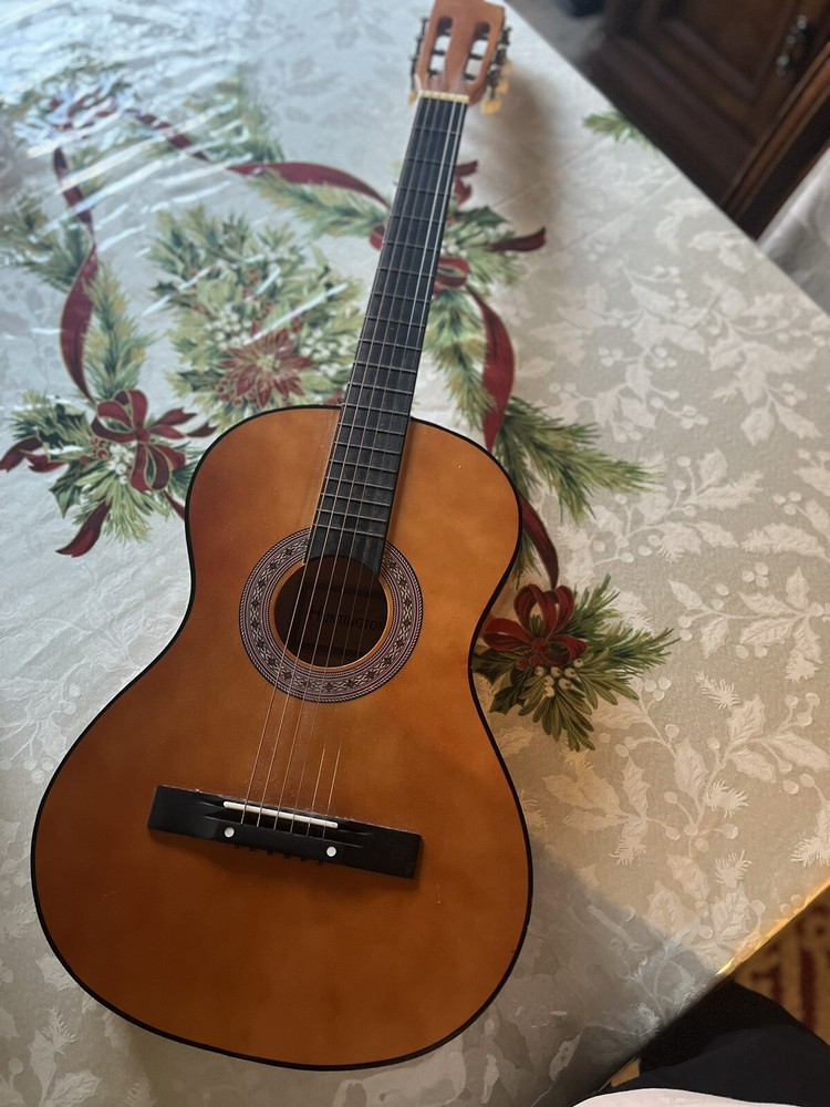 Huntington Full Size Classical Guitar
