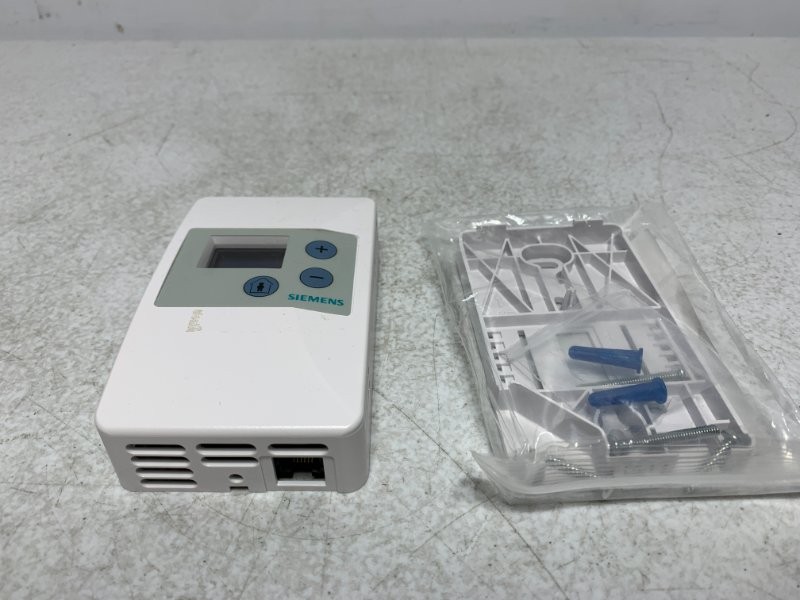 Siemens QAA2280.FWSC Room Temp Sensor 18-36Vdc 24Vac