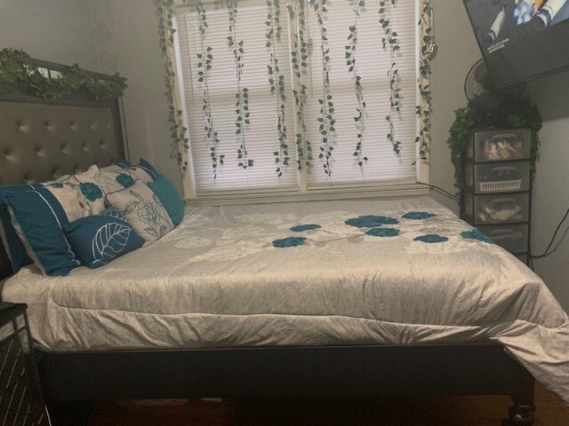 4 Piece Queen Bedroom Set