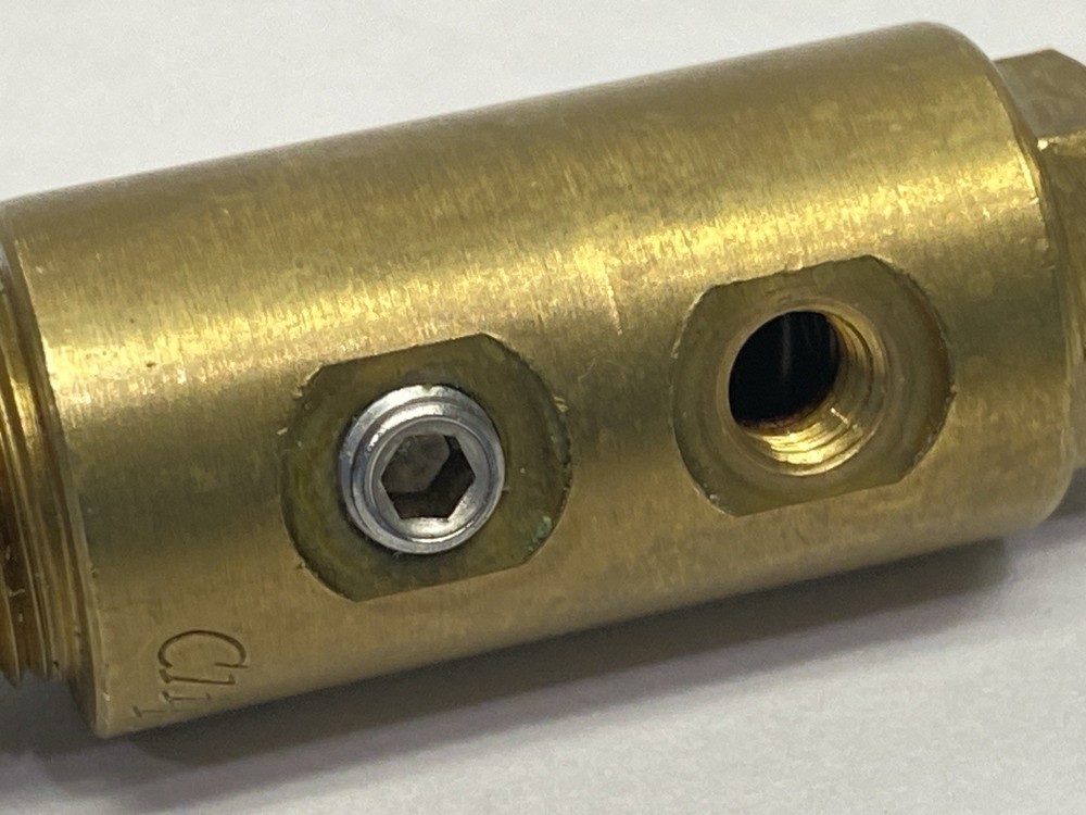 Clippard I5-2 Pneumatic Toggle Valve 2-Way