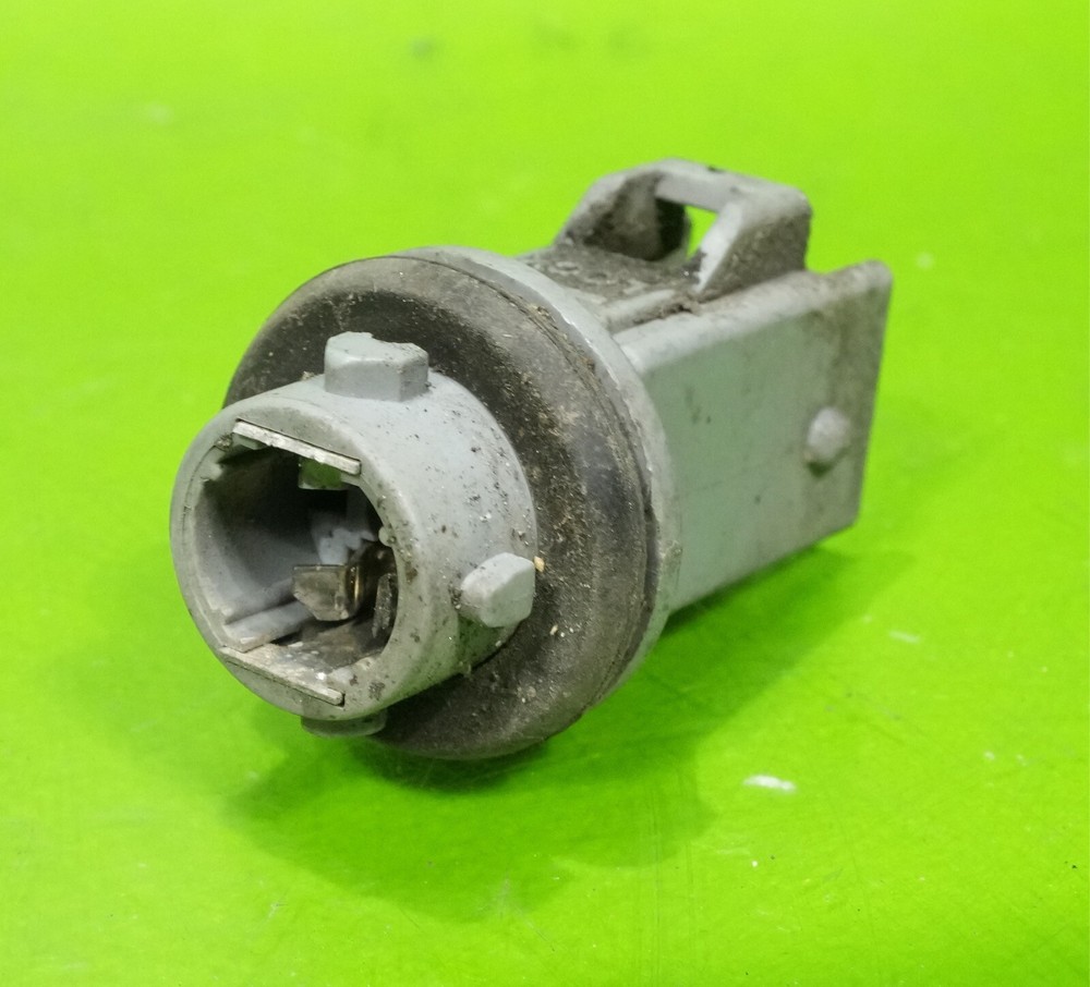 92-96 Prelude OEM side marker corner light lamp bulb socket plug ONE