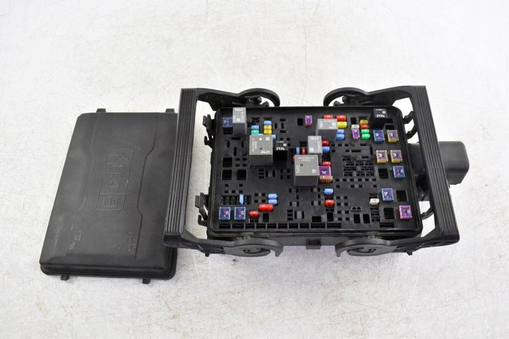 2014-2017 Chevy Silverado 1500 Pickup Engine Fuse Box