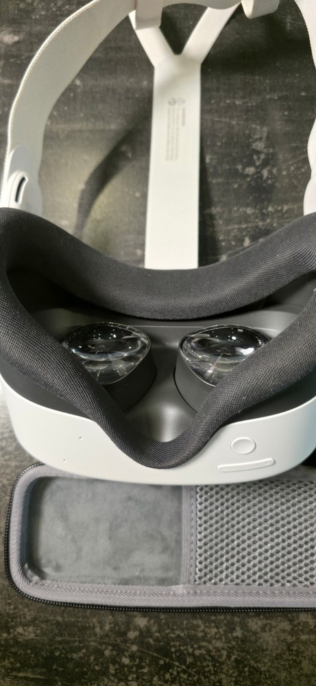 Meta Quest 3s 128GB VR Headset - White